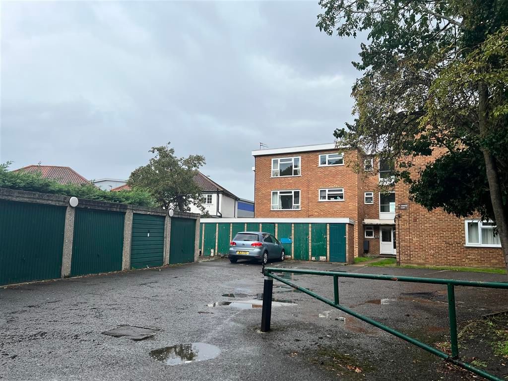 2 bed flat for sale in Brookfield Avenue, Sutton, Surrey SM1 Zoopla