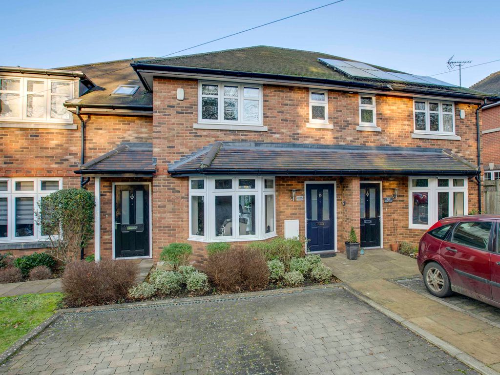 4 bed terraced house for sale in White Lion Road, Little Chalfont