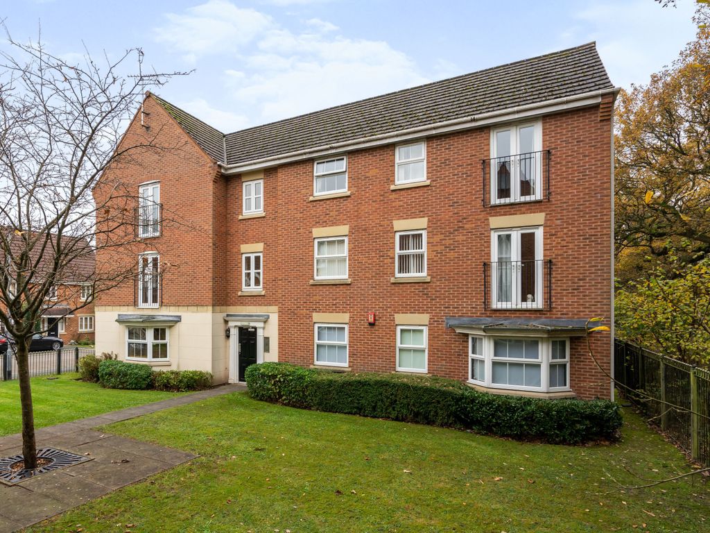 2 bed flat for sale in Rockford Gardens, Great Sankey, Warrington