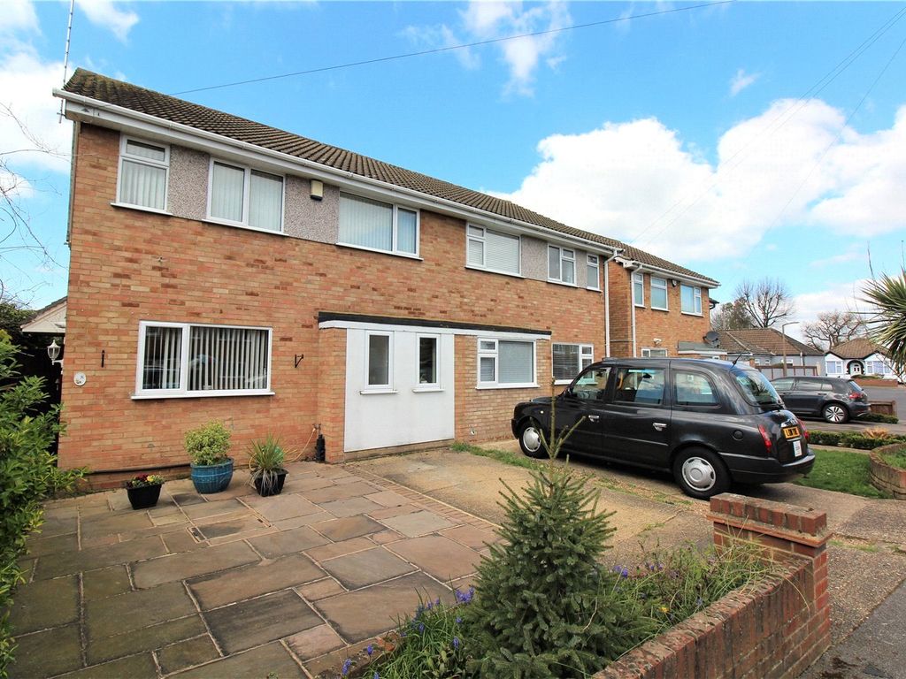 3 bed semidetached house for sale in Courage Close, Hornchurch RM11