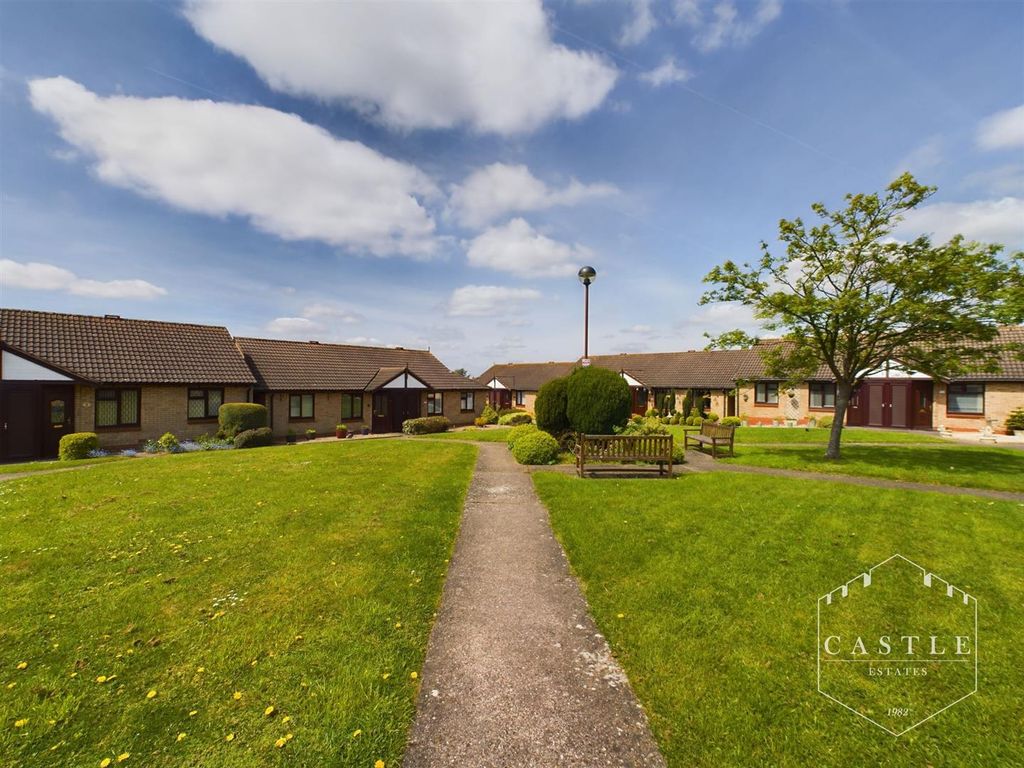 2 bed semidetached bungalow for sale in Curzon Close, Burbage