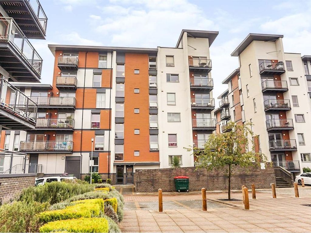 Flat, Howlands Court, Commonwealth Drive, Crawley RH10  