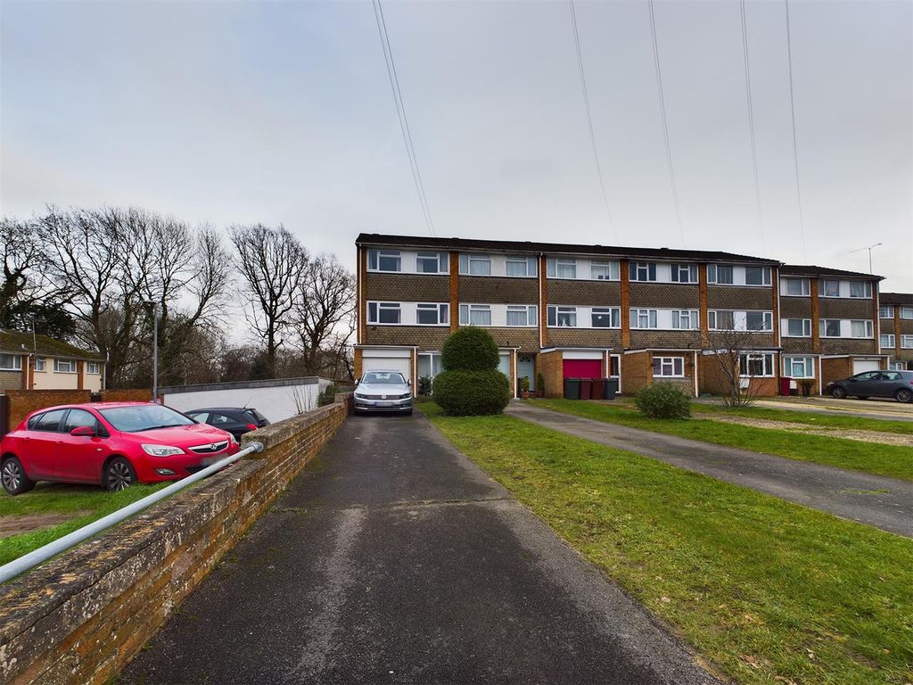 4 bed town house for sale in 93 Elvaston Way, Tilehurst, Reading RG30