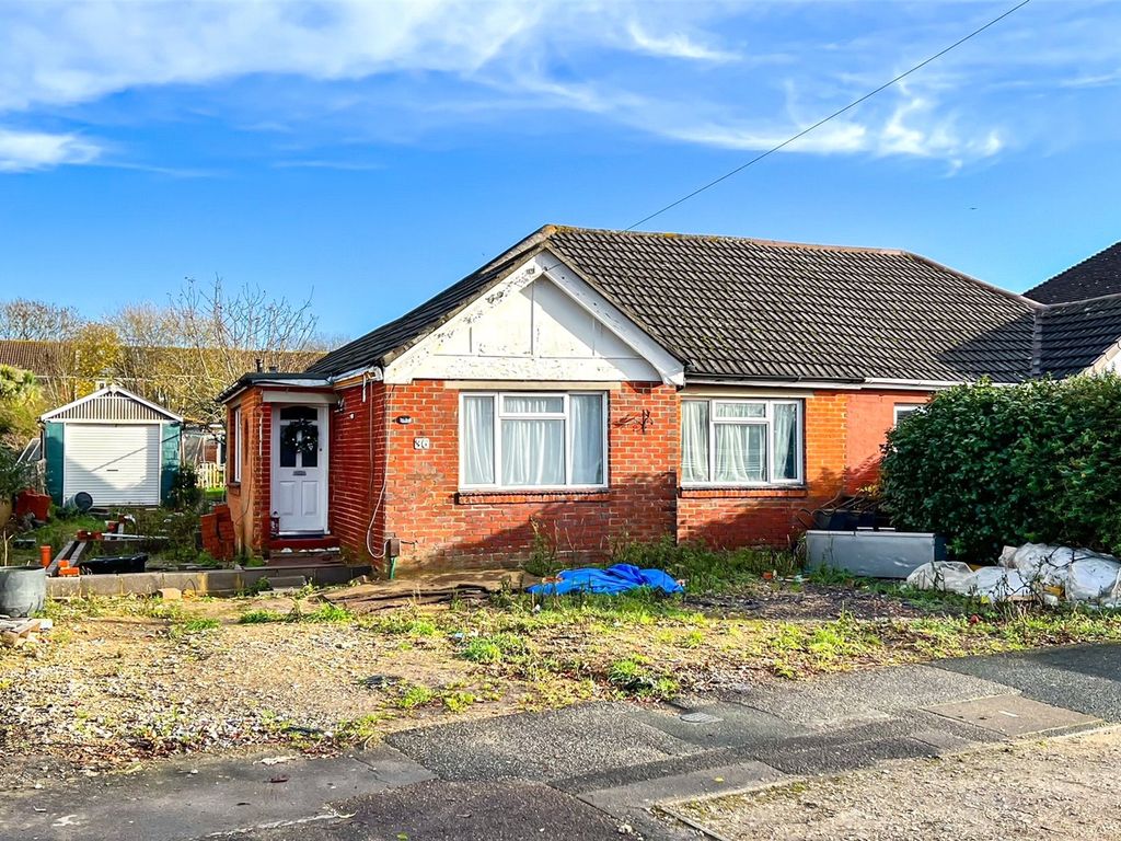3 bed bungalow for sale in Valentine Avenue, Southampton, Hampshire