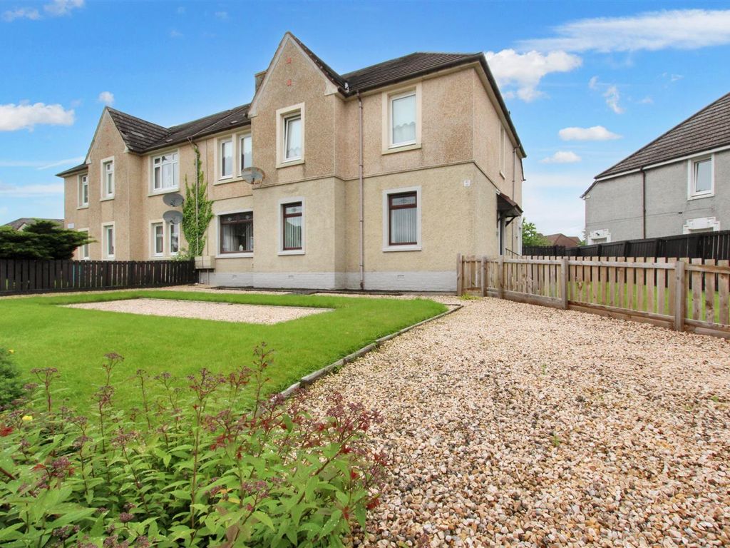 3 bed flat for sale in Gillburn Street, Overtown, Wishaw ML2, £97,500