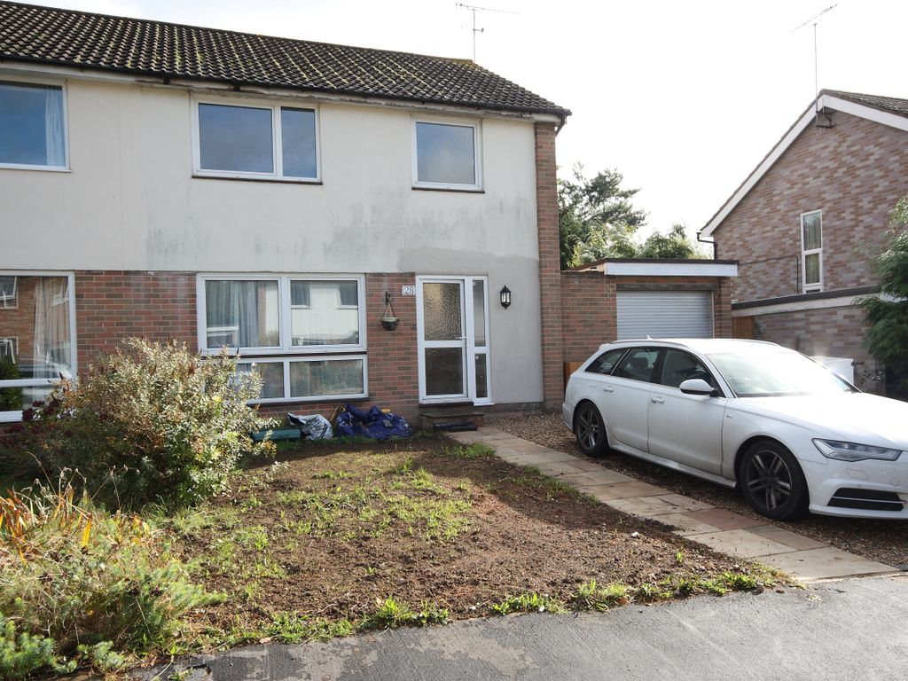 3 bed semidetached house to rent in Grindstone Crescent, Knaphill