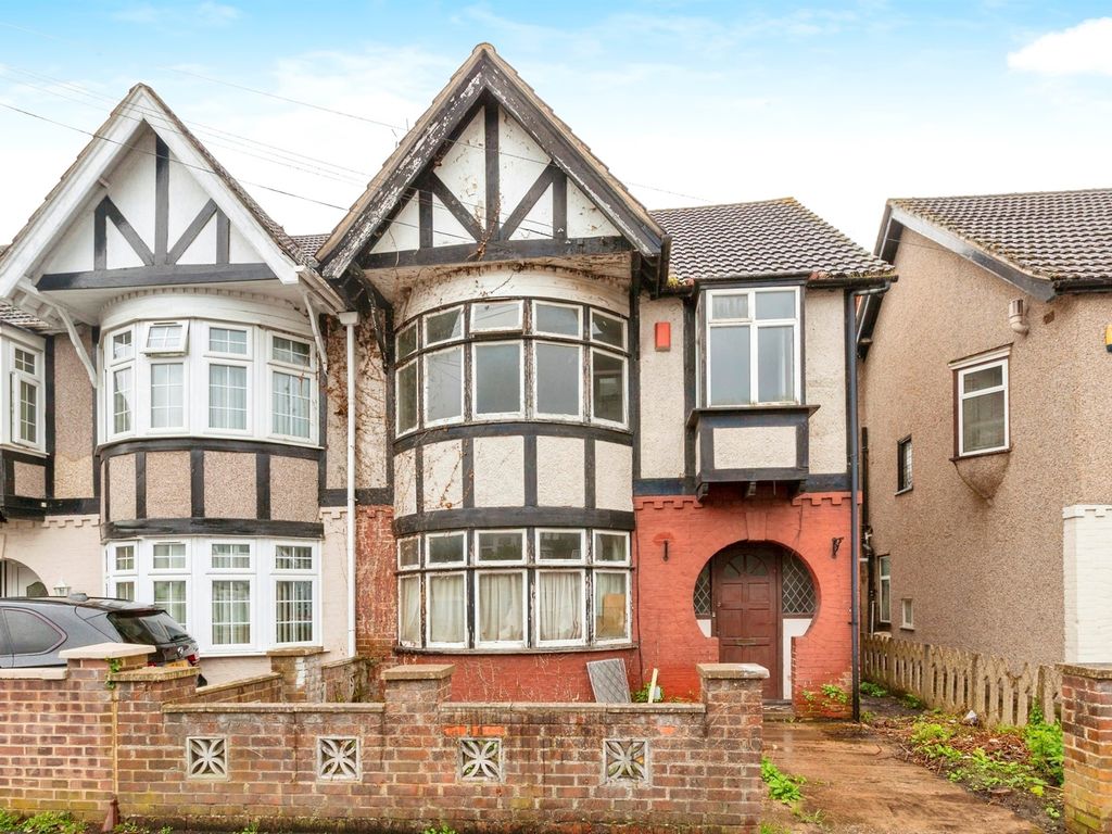 3 bed semidetached house for sale in Burlington Avenue, Slough SL1, £