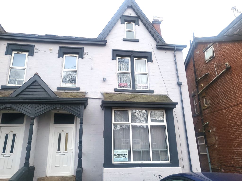 1 bed flat to rent in Harehills Avenue, Harehills LS8, £775 pcm Zoopla