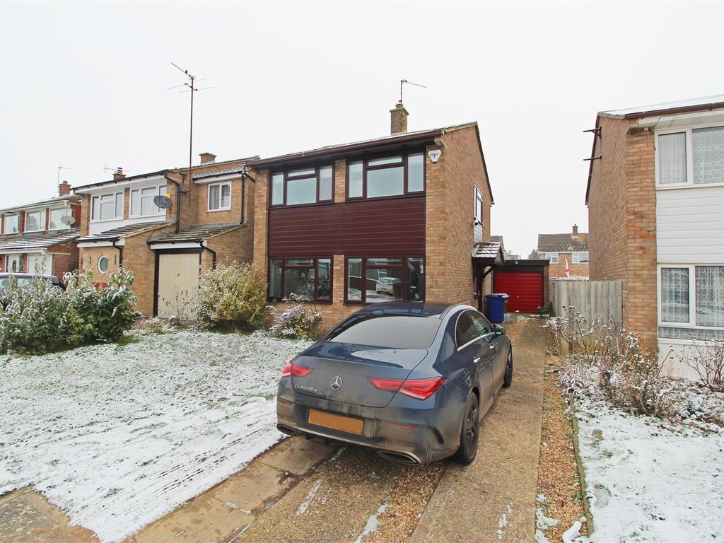 3 bed detached house for sale in High View, Deanshanger, Milton Keynes