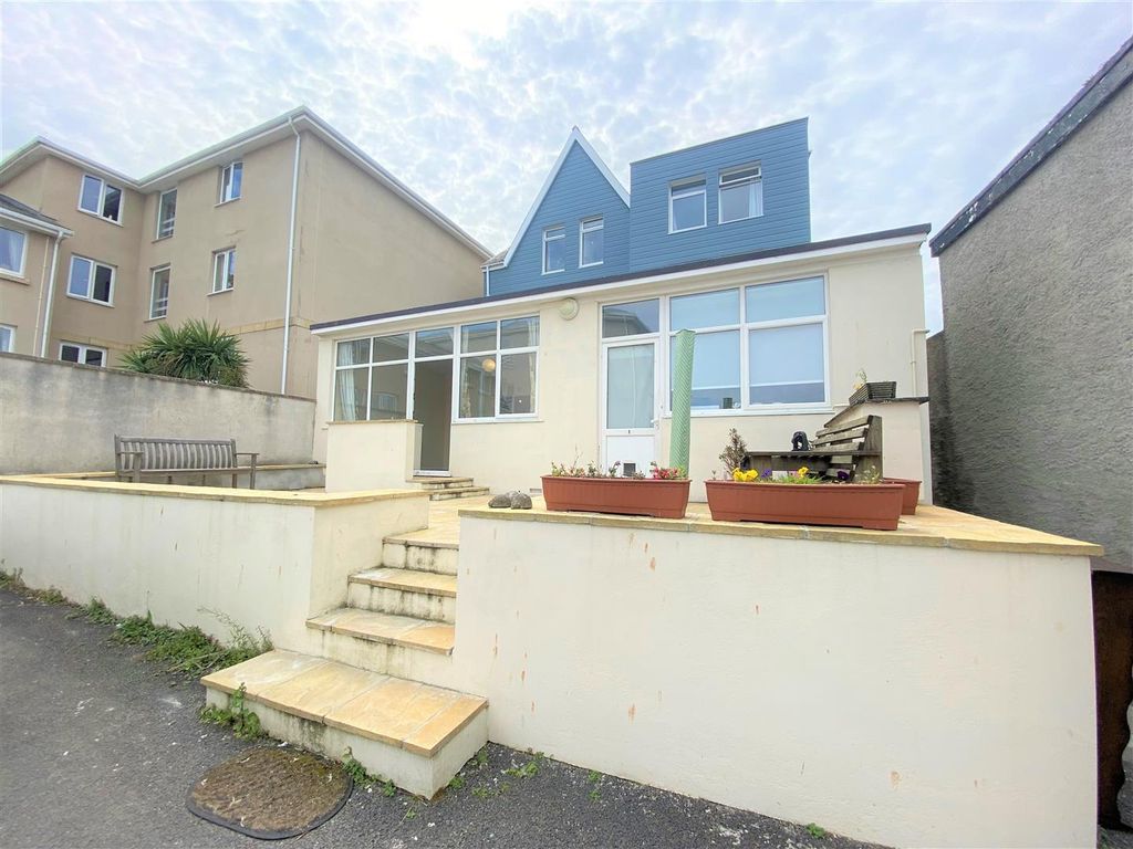 1 bed flat to rent in Mount Wise, Newquay TR7, £650 pcm Zoopla