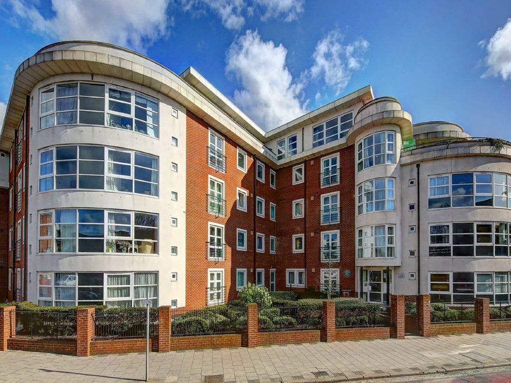 1 bed flat to rent in London Road, Kingston Upon Thames KT2, £1,395 pcm