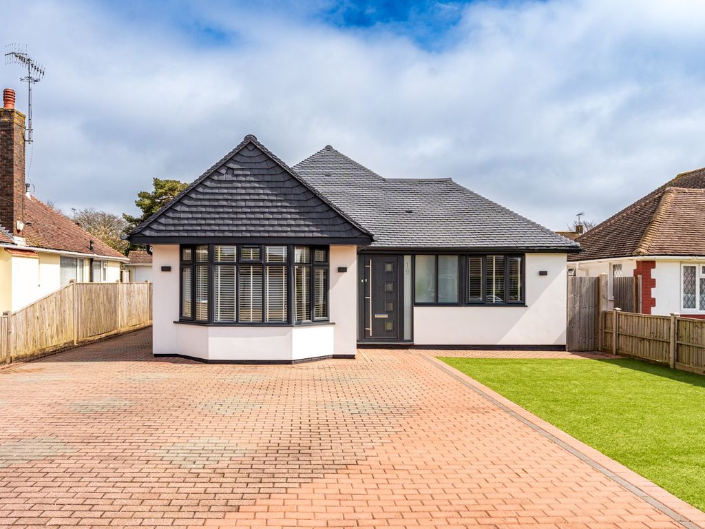 3 bed bungalow for sale in Frobisher Close, GoringBySea, Worthing, West Sussex BN12, £725,000