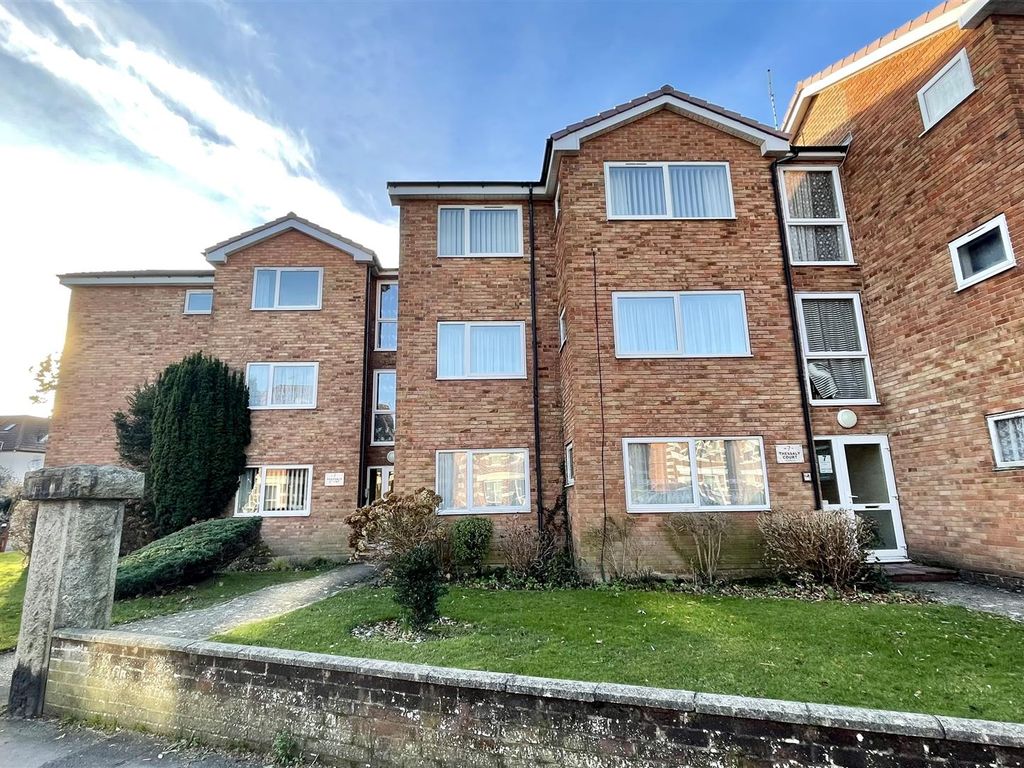2 bed flat for sale in Crabton Close Road, Bournemouth BH5, £