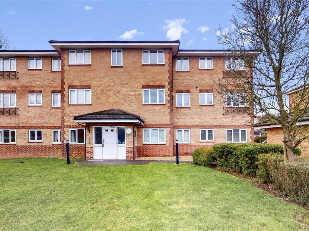 2 bed flat to rent in Honeypot Lane, Balmoral House Honeypot Lane HA7