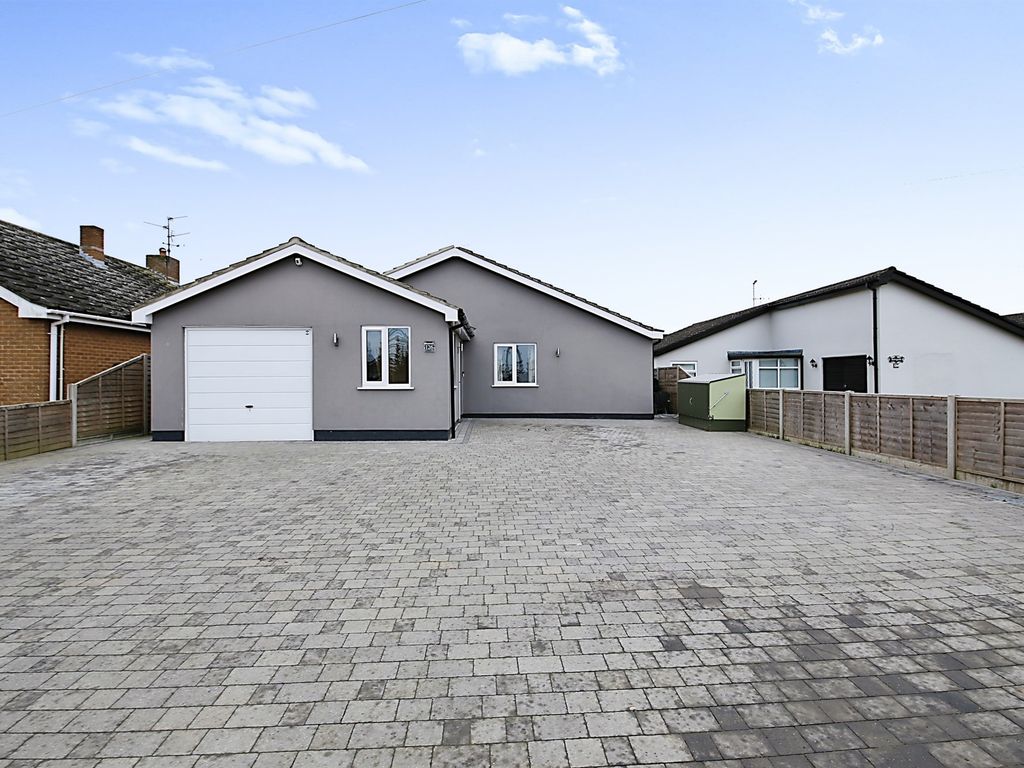 5 bed detached bungalow for sale in Risegate Road, Gosberton, Spalding