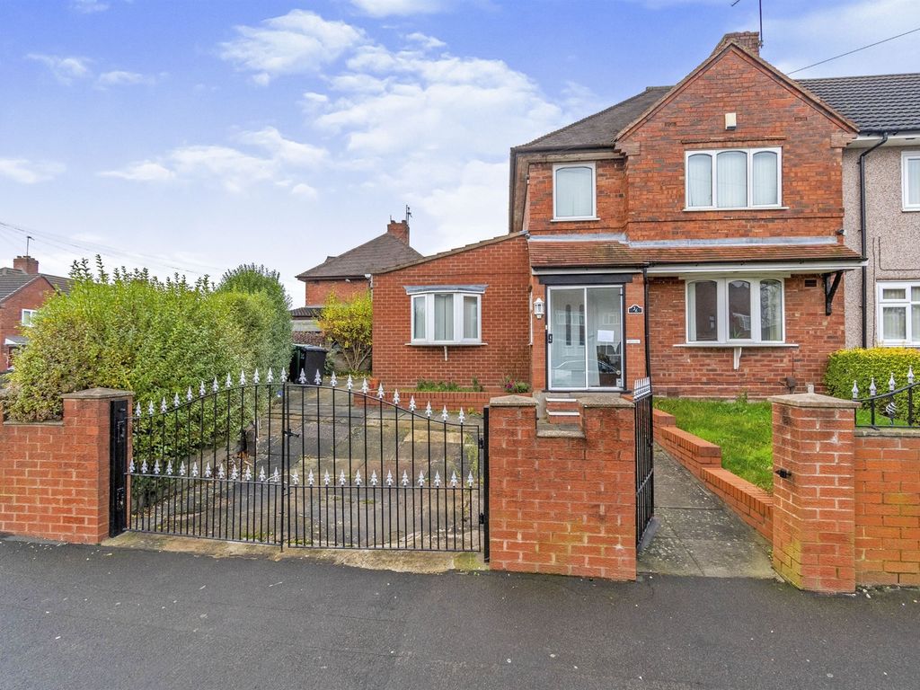 4 bed semidetached house for sale in Coronation Road, Wednesbury WS10