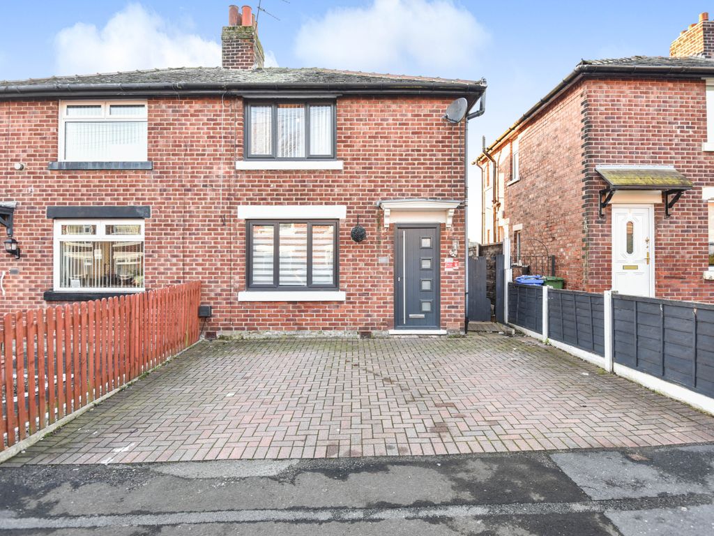 3 bed semidetached house for sale in Anderton Grove, AshtonUnderLyne