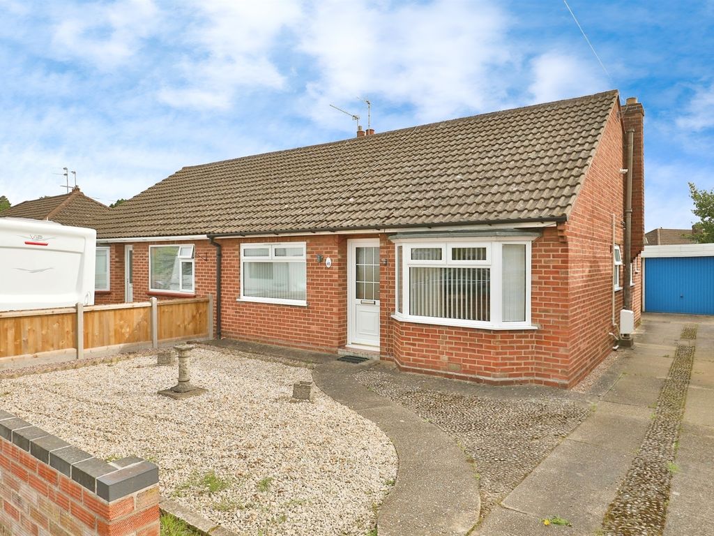 2 bed semidetached bungalow for sale in Russell Avenue, Sprowston