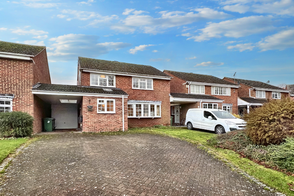 4 bed linkdetached house for sale in Elm Road, Faringdon SN7, £425,000