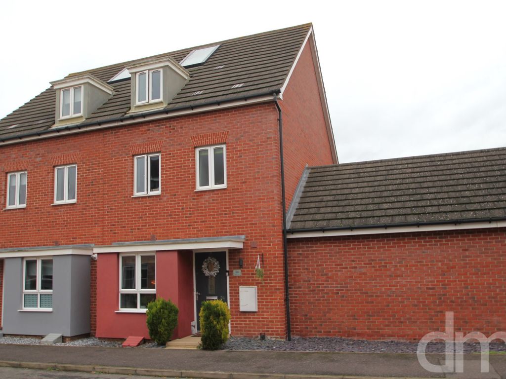 4 bed semidetached house for sale in Haygreen Road, Witham CM8, £