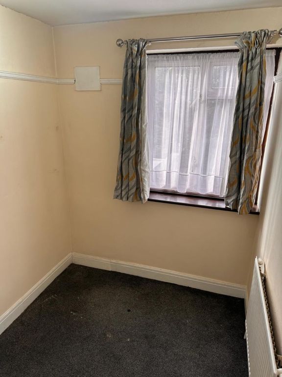 4 bed flat to rent in Alexandra Avenue, South Harrow, Harrow HA2, £