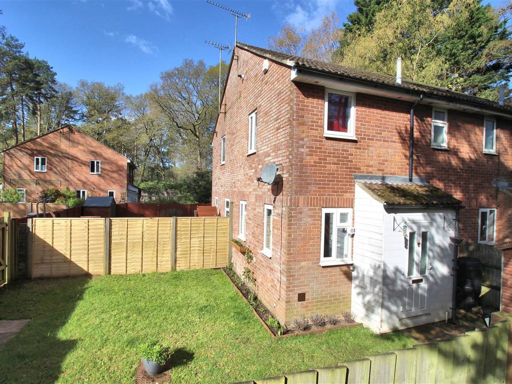 1 bed property for sale in Wellington Avenue, Whitehill, Bordon GU35