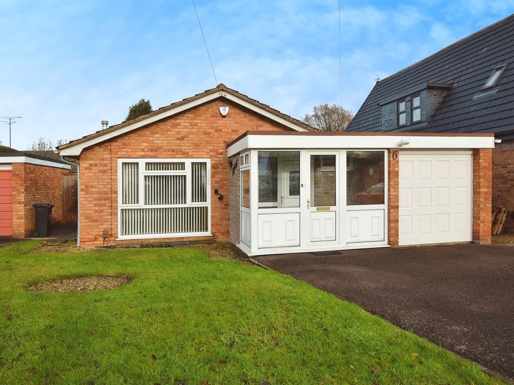 3 bed detached bungalow for sale in Hoylake Close, Leicester LE5, £370,000 Zoopla