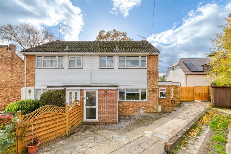 3 Bed Semi Detached House For Sale In Ongar Place Addlestone Kt15 £