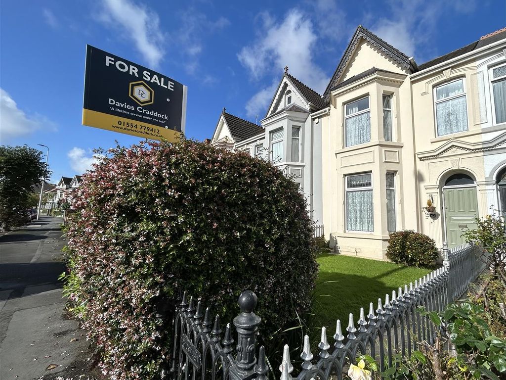 4 bed town house for sale in Queen Victoria Road, Llanelli SA15, £