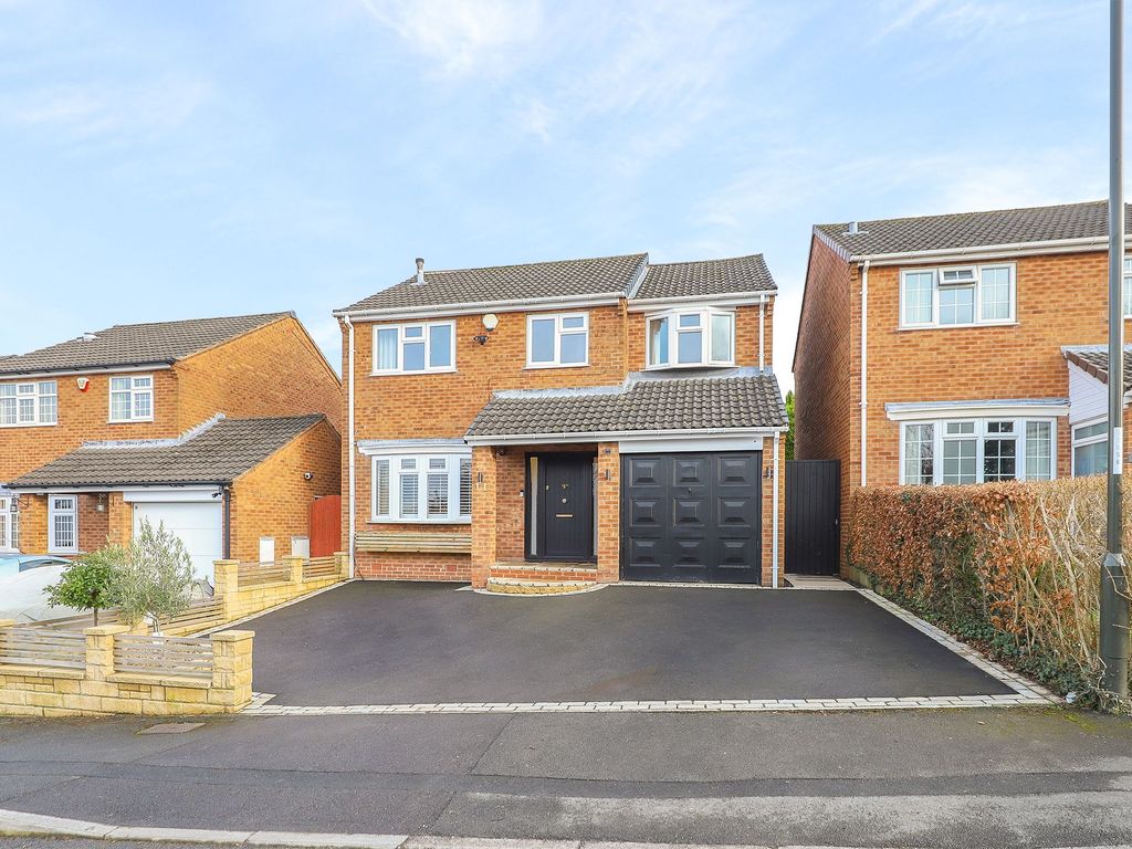 4 bed detached house for sale in Bowland Drive, Walton S42, £425,000