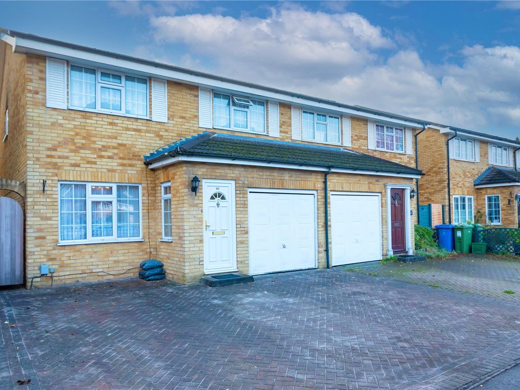 4 bed detached house for sale in Ashdown Avenue, Farnborough GU14, £