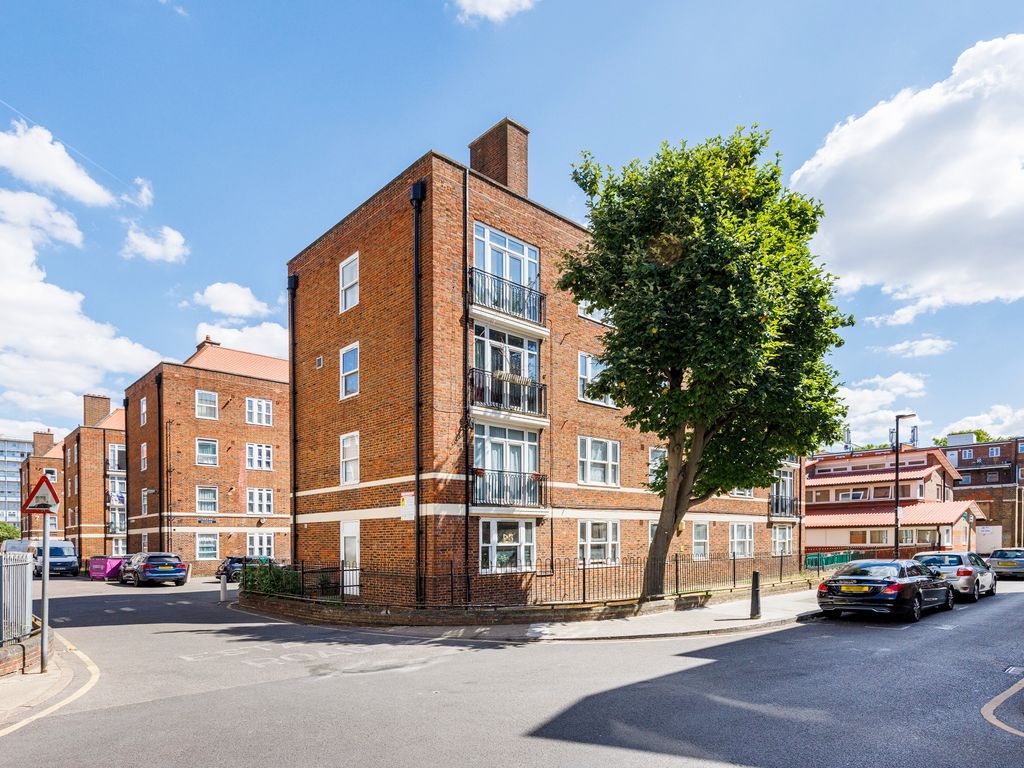4 bed flat to rent in Turin Street, London E2 Zoopla