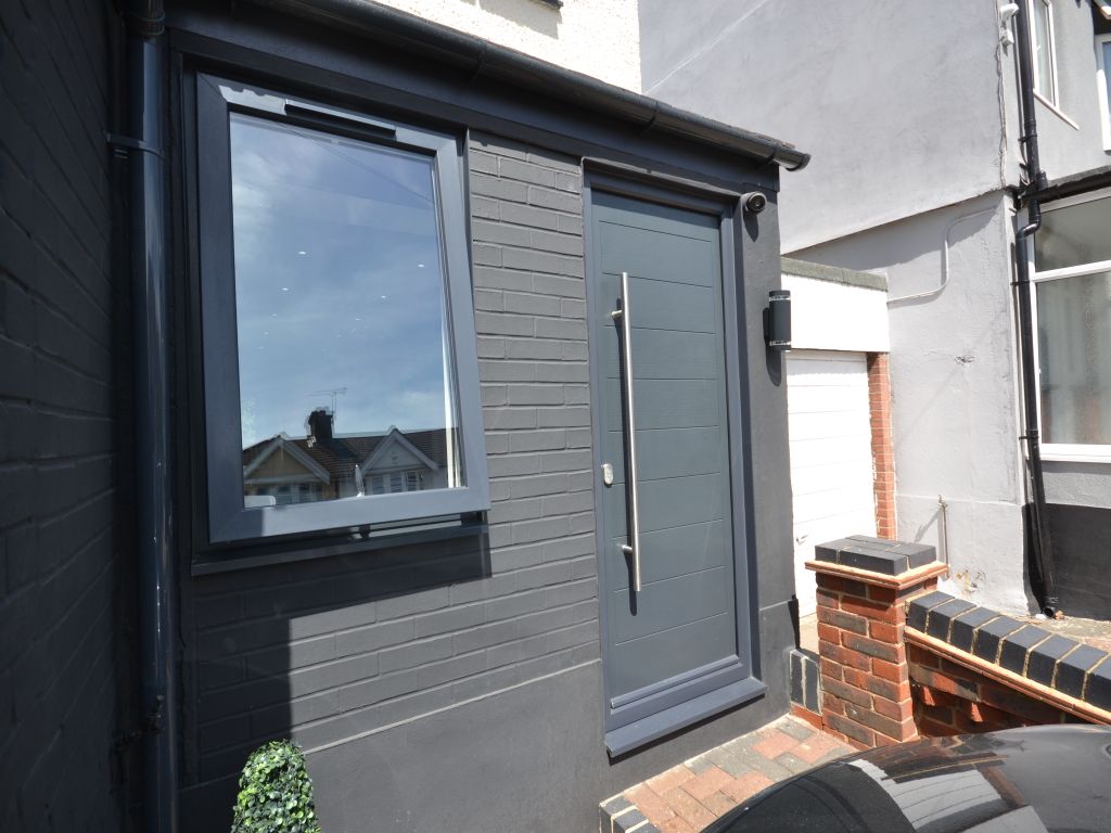 Studio to rent in Ashburton Avenue, Ilford IG3 Zoopla