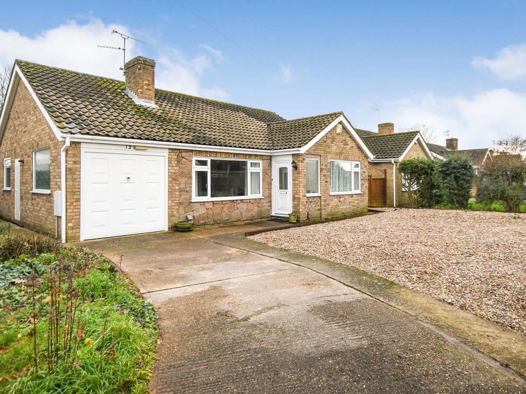 2 bed bungalow for sale in Oulton Close, North Hykeham, Lincoln