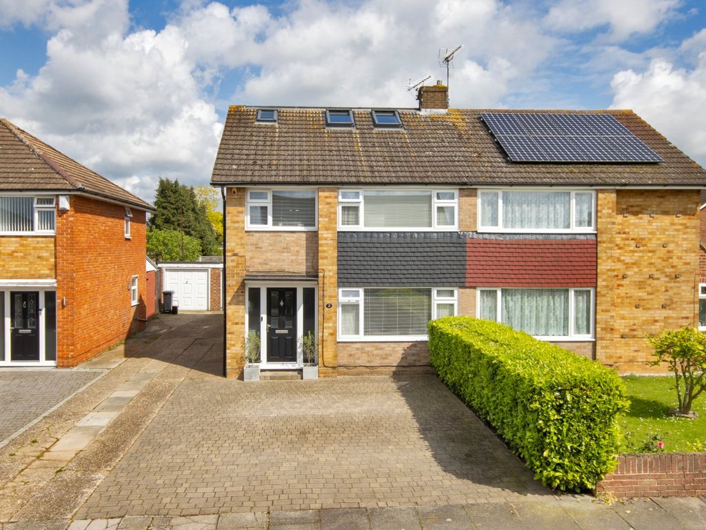 4 bed semidetached house for sale in Latona Drive, Gravesend, Kent