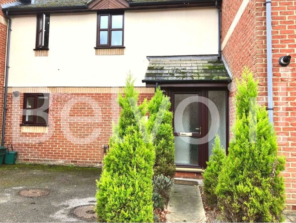 2 bed terraced house to rent in Essex Hall Road, Colchester CO1, £1,100