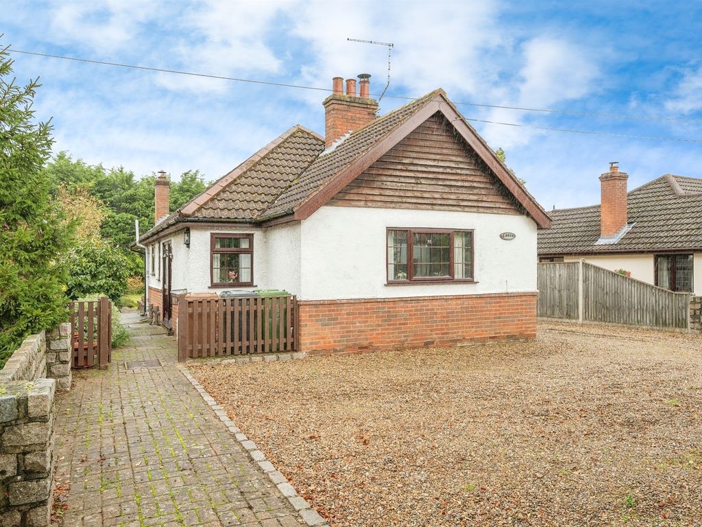 2 bed detached bungalow for sale in Beccles Road, St. Olaves, Great