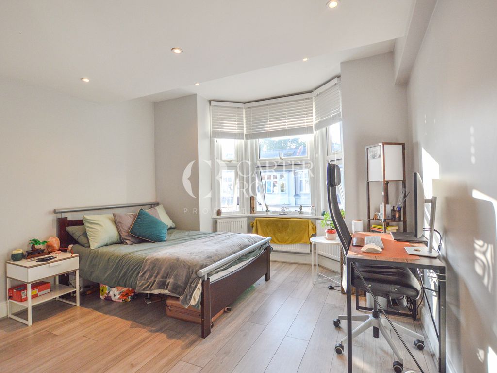 2 bed flat to rent in Arragon Gardens, Streatham Common SW16, £1,900