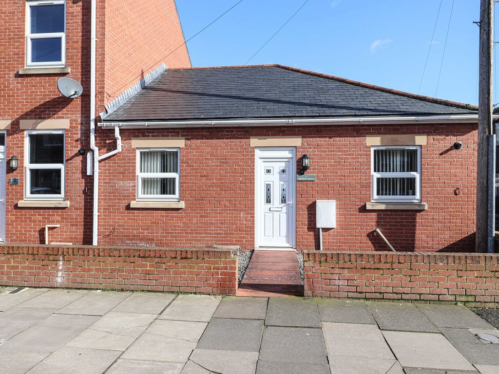 2 bed bungalow for sale in Melbourne Terrace, Off Greystone Road