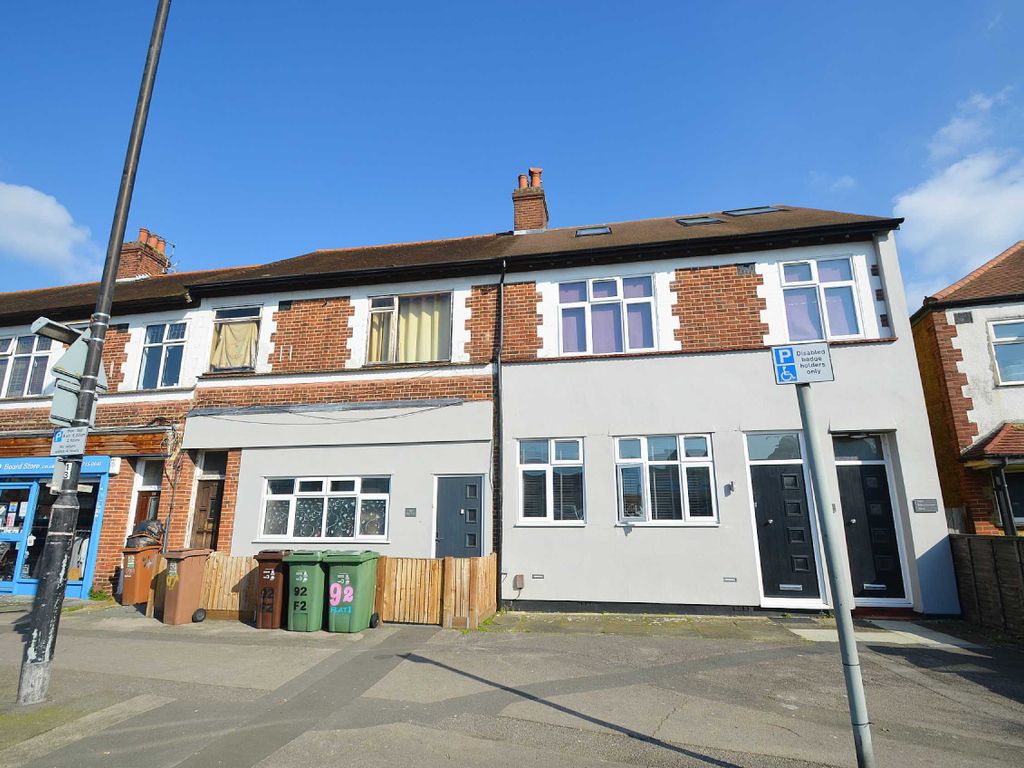 1 bed flat to rent in North Cheam, Surrey SM3, £1,295 pcm Zoopla