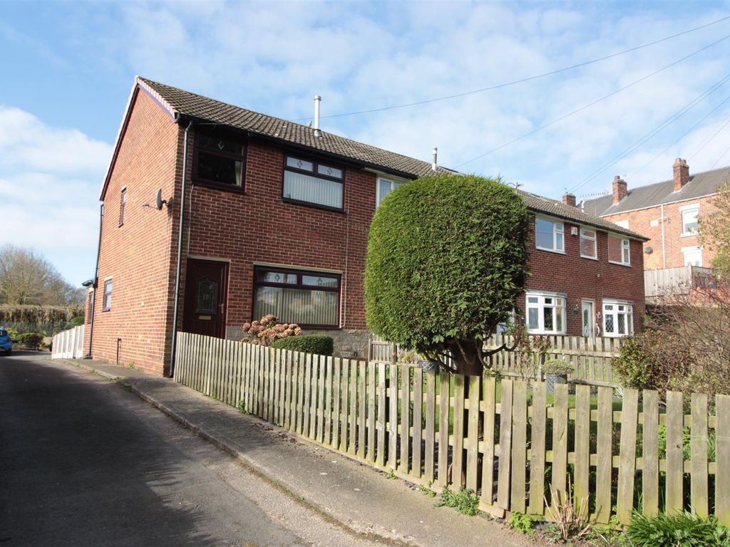 3 bed town house for sale in Cave Lane, East Ardsley, Wakefield WF3