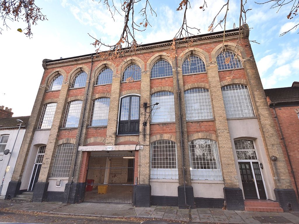 2 bed flat to rent in Palmerston House, 912 Palmerston Road, Northampton NN1, £950 pcm Zoopla