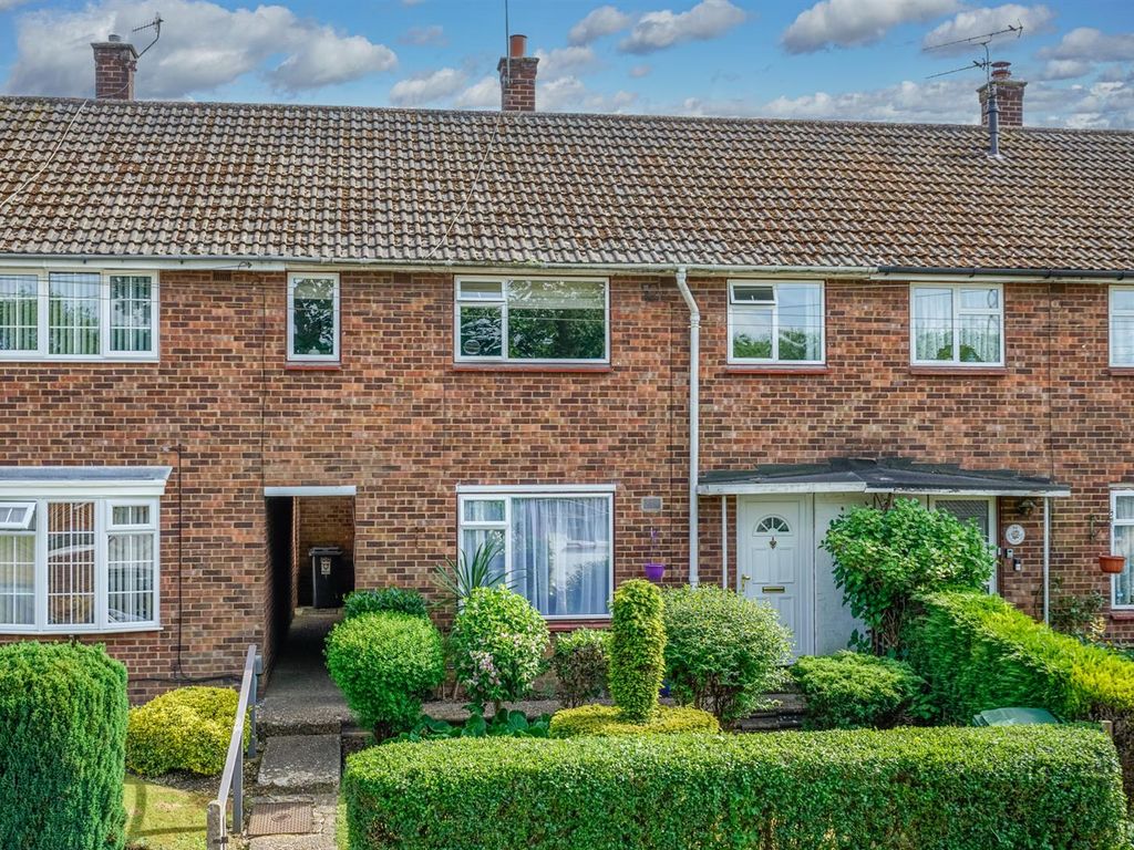 3 bed terraced house for sale in Fletcher Way, Hemel Hempstead
