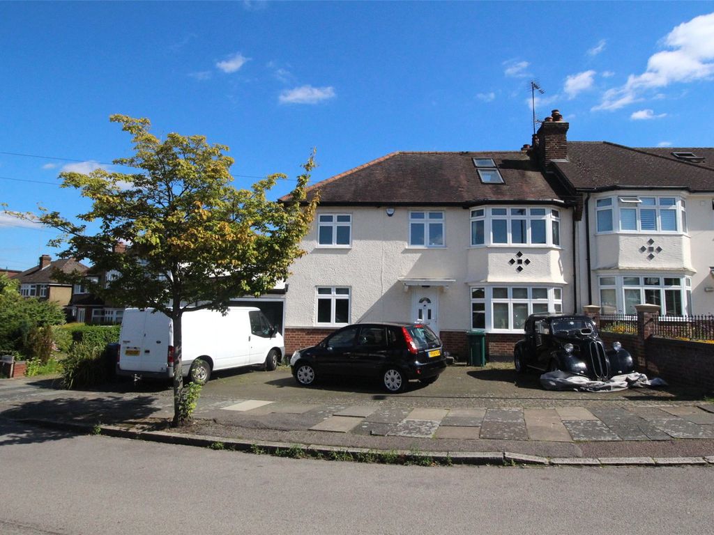 5 bed semidetached house for sale in Albemarle Road, East EN4