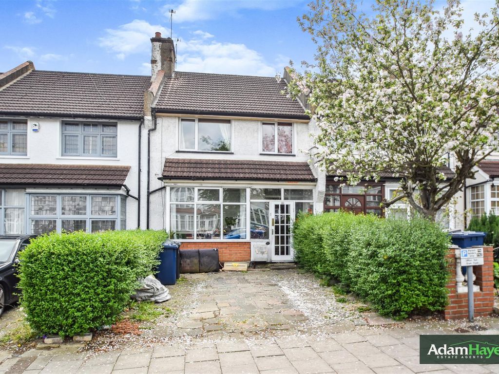 3 bed terraced house for sale in Woodhouse Road, London N12, £675,000