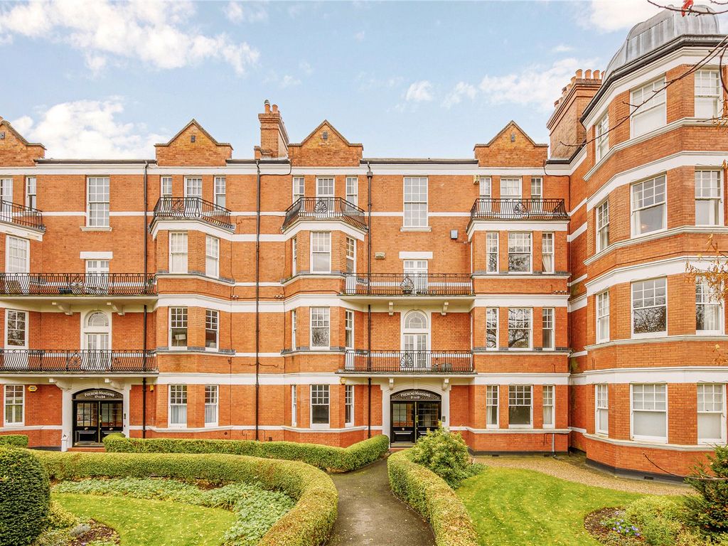 3 bed flat for sale in Chiswick High Road, London W4, £1,000,000 - Zoopla