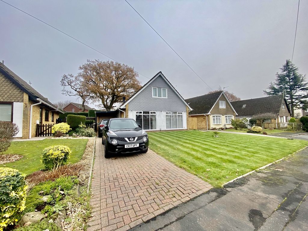 4 bed detached bungalow for sale in Holland Close, Rogerstone, Newport