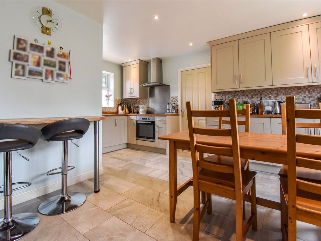 3 bed bungalow for sale in Nelson Close, Aldershot, Hampshire GU12 Zoopla