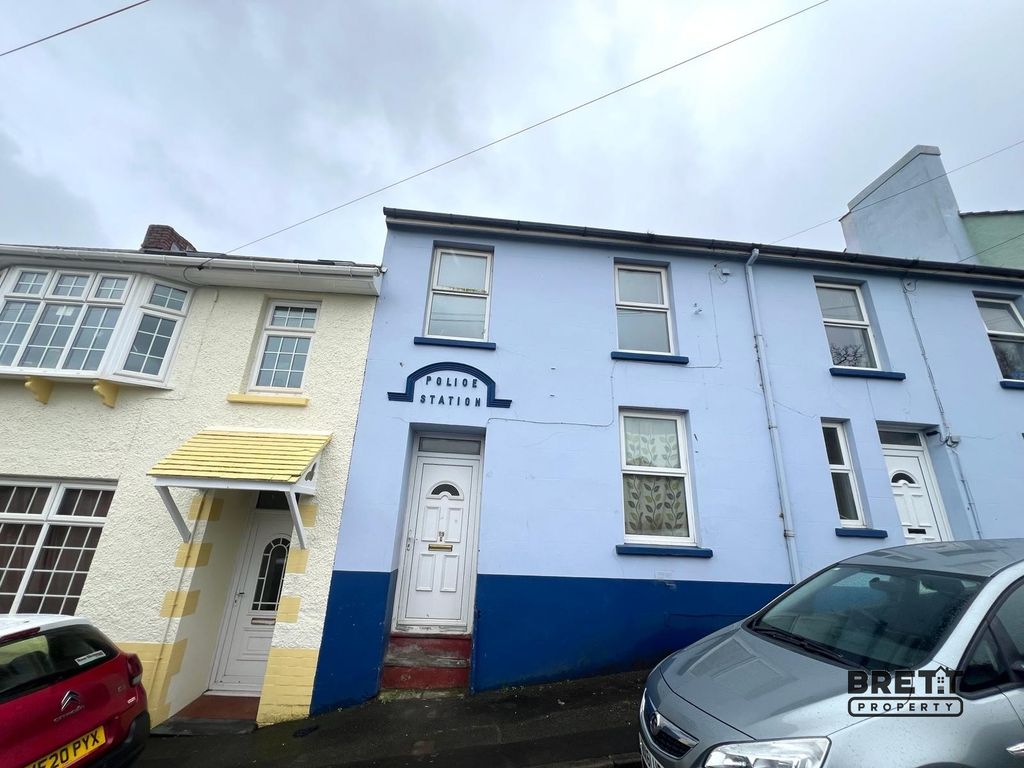 2 bed property for sale in Lower Hill Street, Hakin, Milford Haven