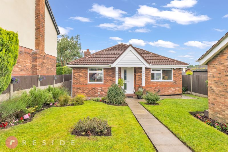 3 bed detached bungalow for sale in Fallowfield Drive, Shawclough